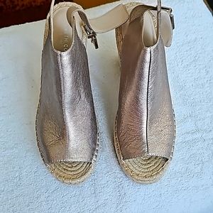 Kenneth Cole New York Olivia Womens Espadrille Wedge. 8M